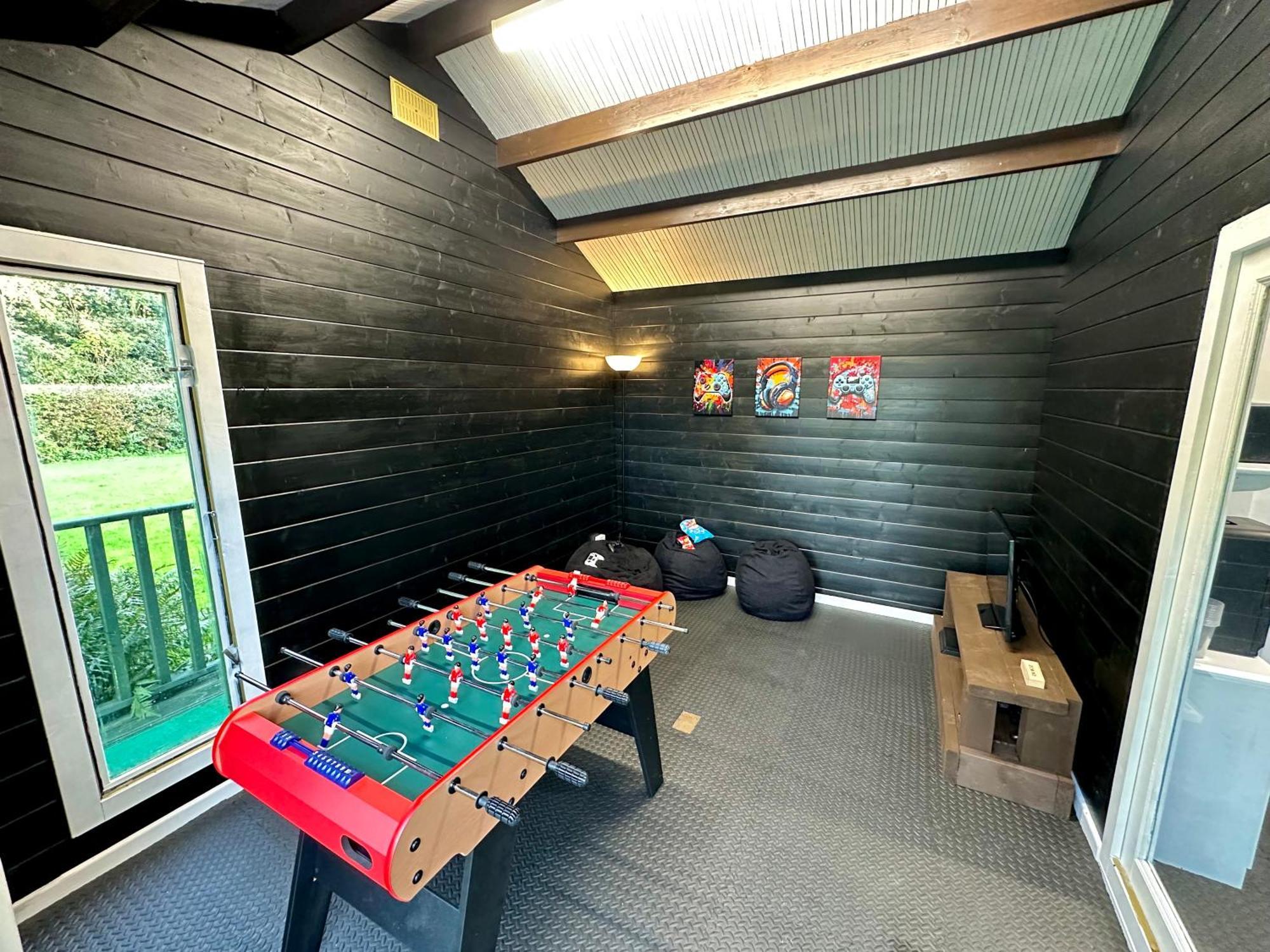 Rural Retreat With Hot Tub, Fire Pit & Games