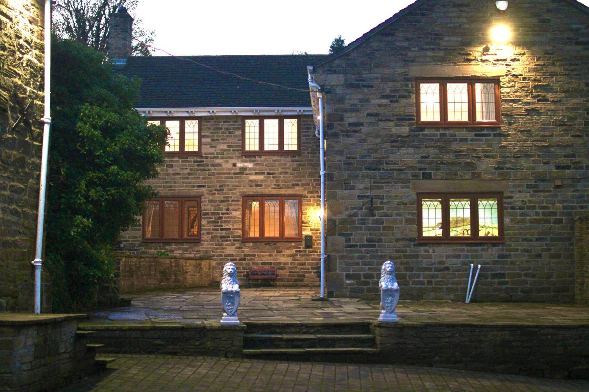 Rural Retreat With Hot Tub, Fire Pit & Games Sheffield