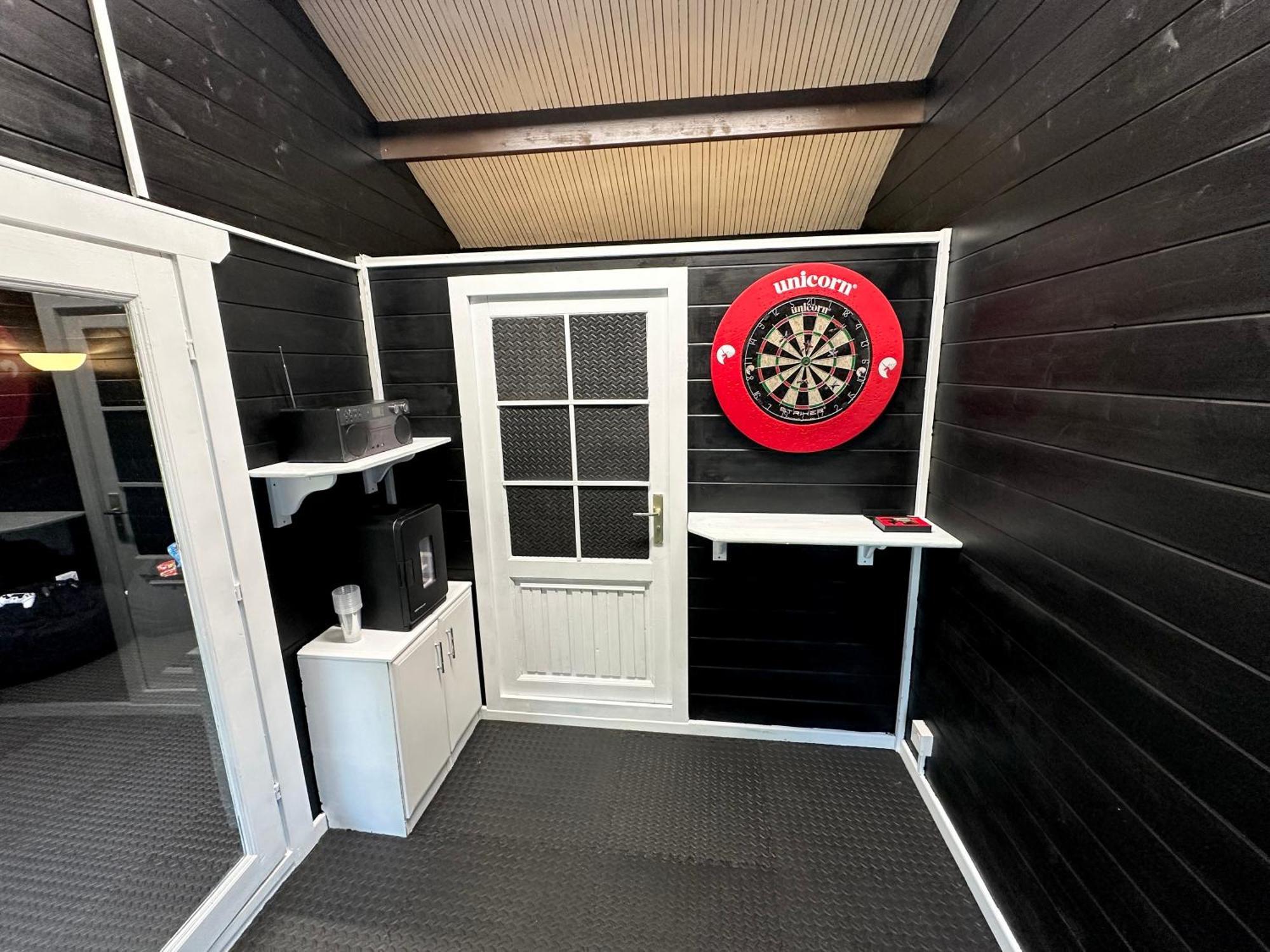 Rural Retreat With Hot Tub, Fire Pit & Games Holiday home Sheffield