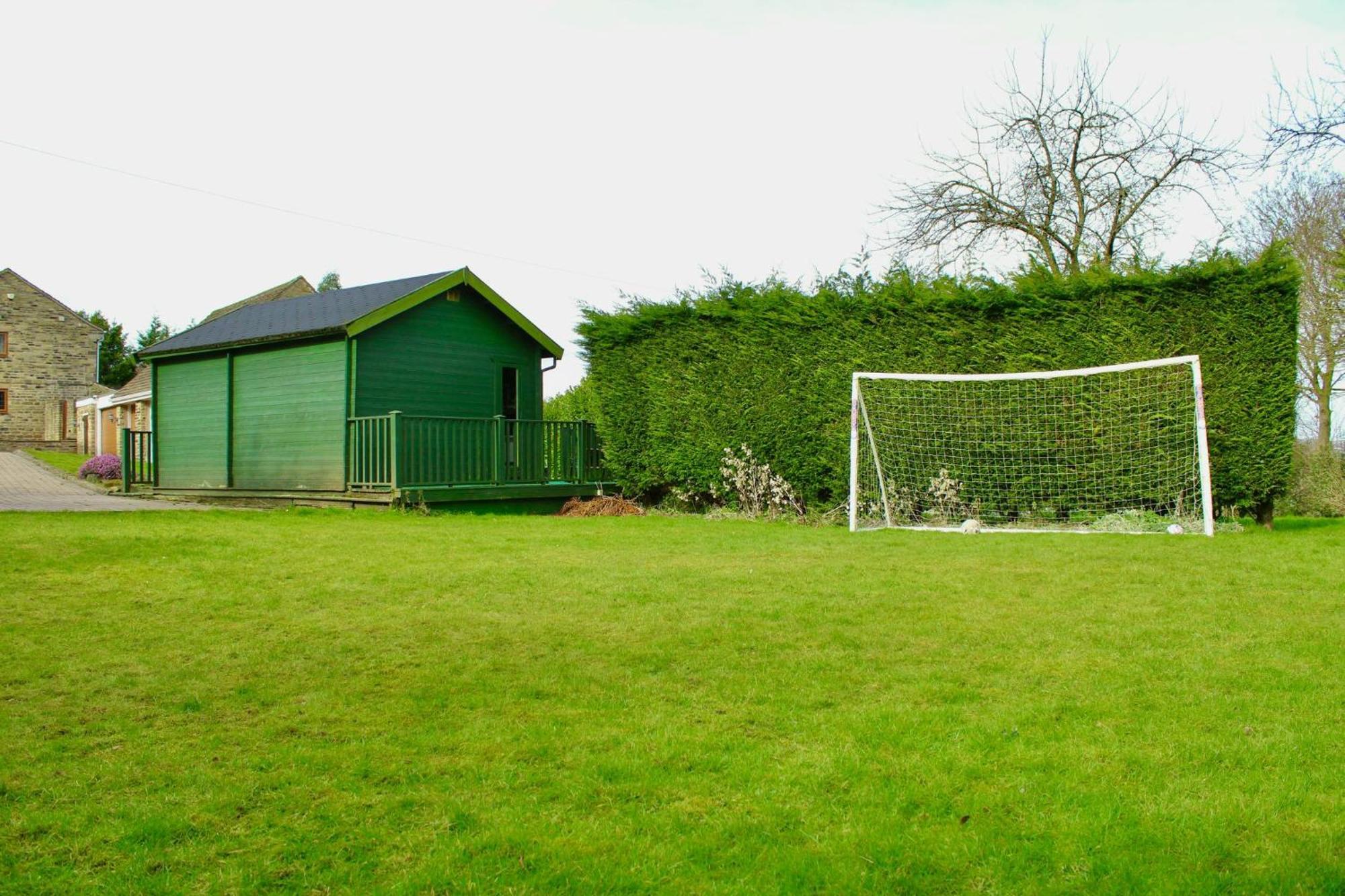 Rural Retreat With Hot Tub, Fire Pit & Games Holiday home *